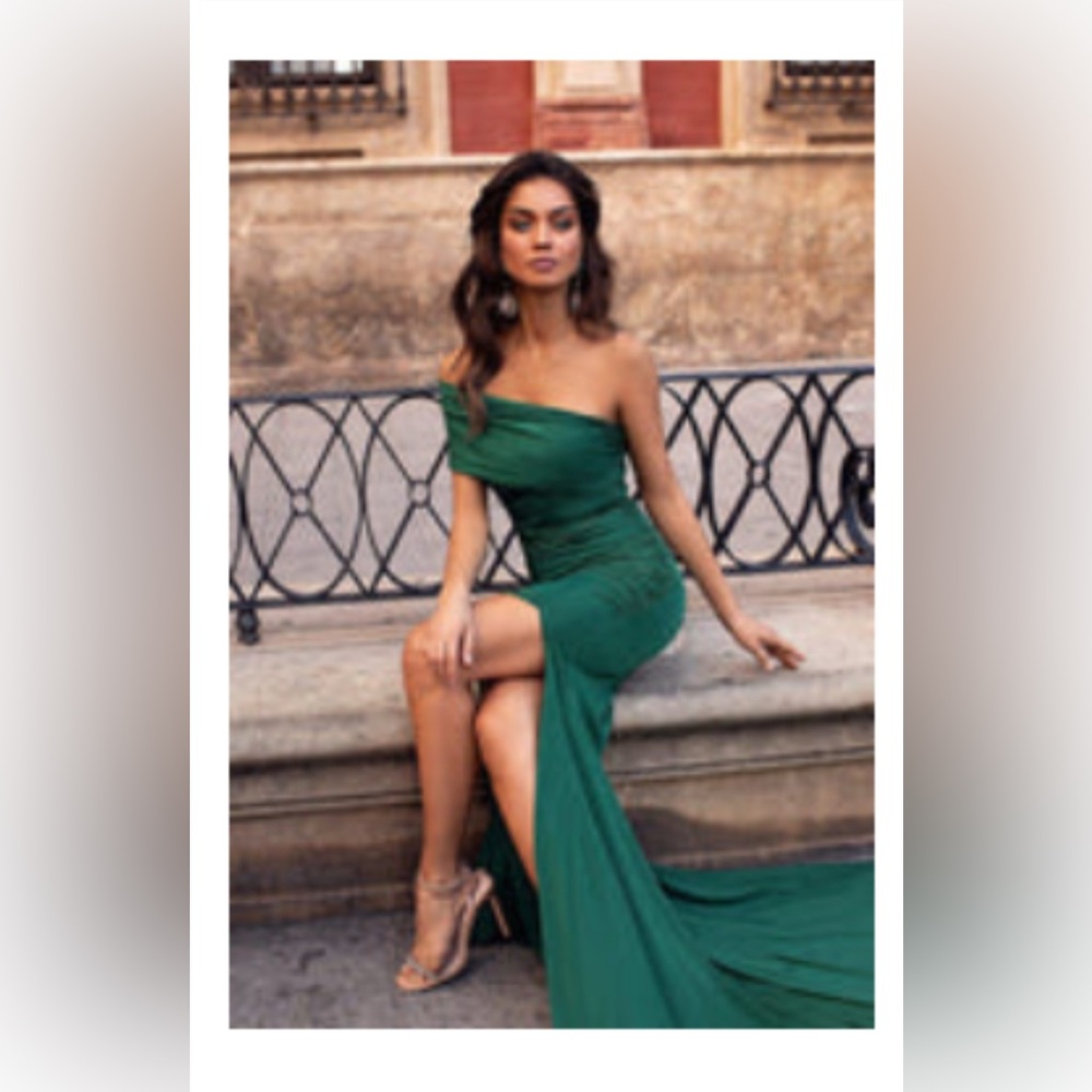 Alamour The Label Estrella Gown in Emerald - Picture 4 of 8